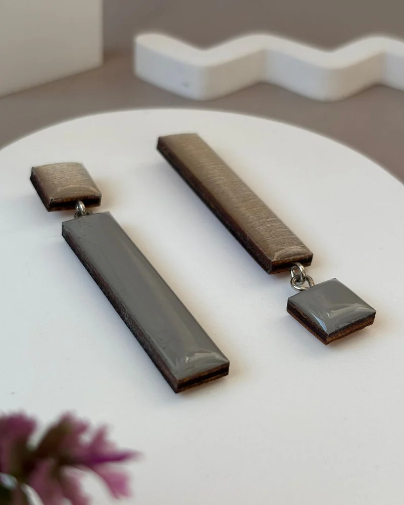 Серьги из дерева.Асимметрия.Серые