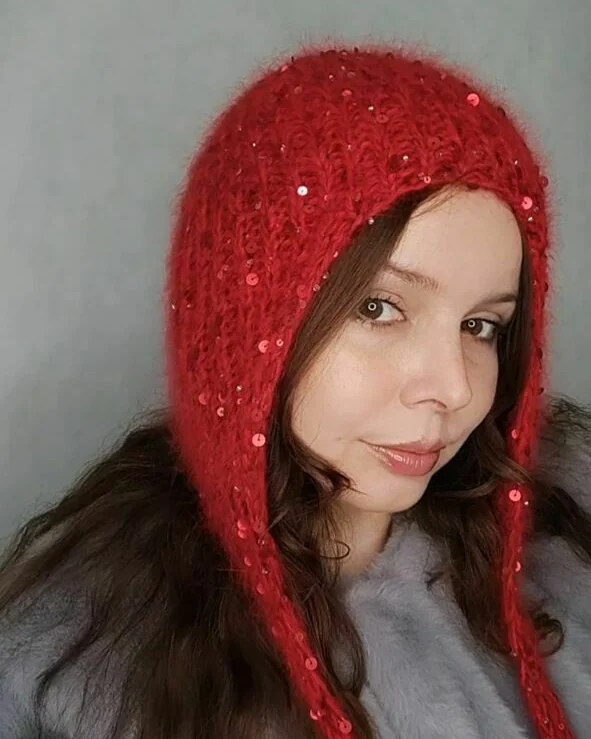 Шапка чепчик шлем, шапка красная с пайетками