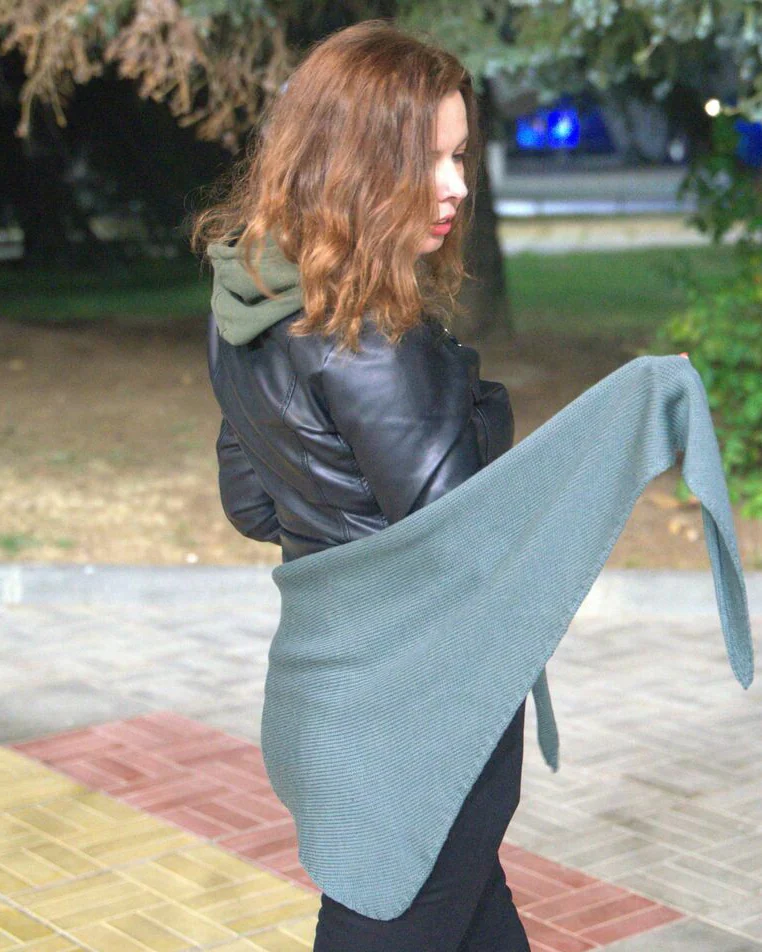 Вязаная косынка из мериноса пыльный серо-голубой