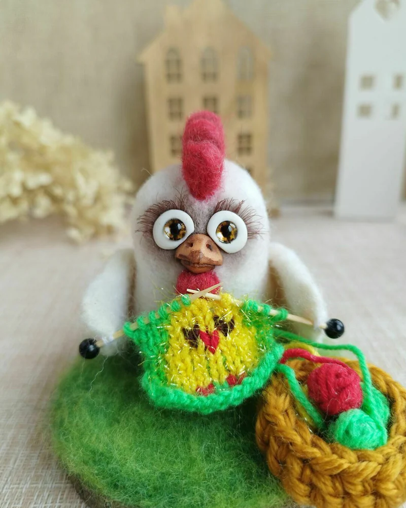 Курица игрушка из шерсти, Войлочная игрушка курочка