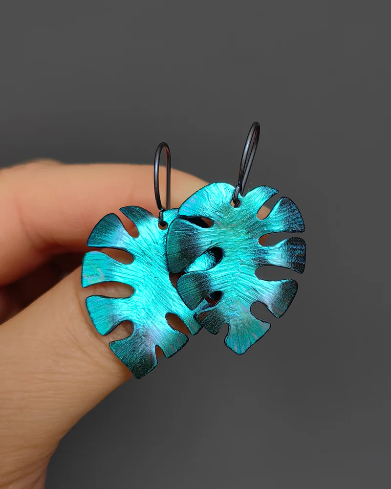 Серьги из титана Монстеры — голубые