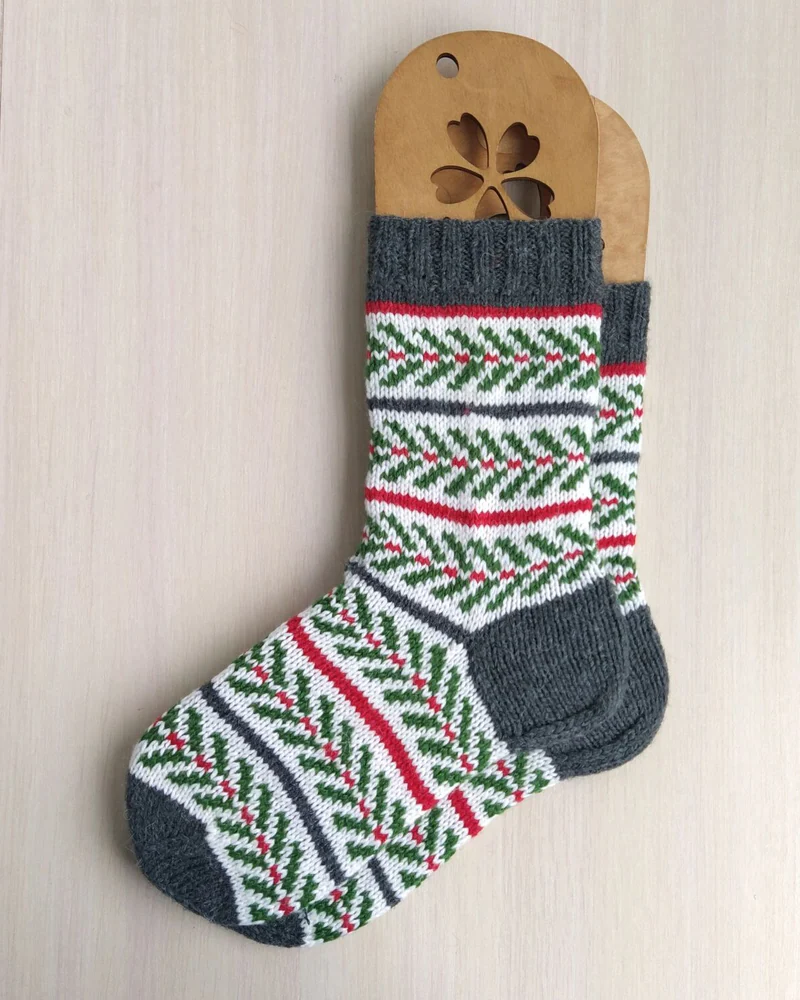 Новогодний подарочный набор вязаных носков RussianSocks ручной работы в коробке — Набор Щелкунчик