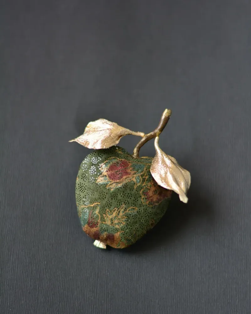 Брошь «Яблоко» из кожи — Зелёное