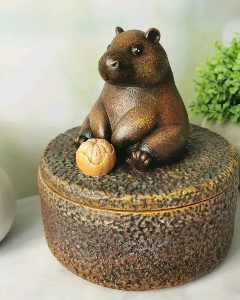 Шкатулка «Капибара с мандарином»