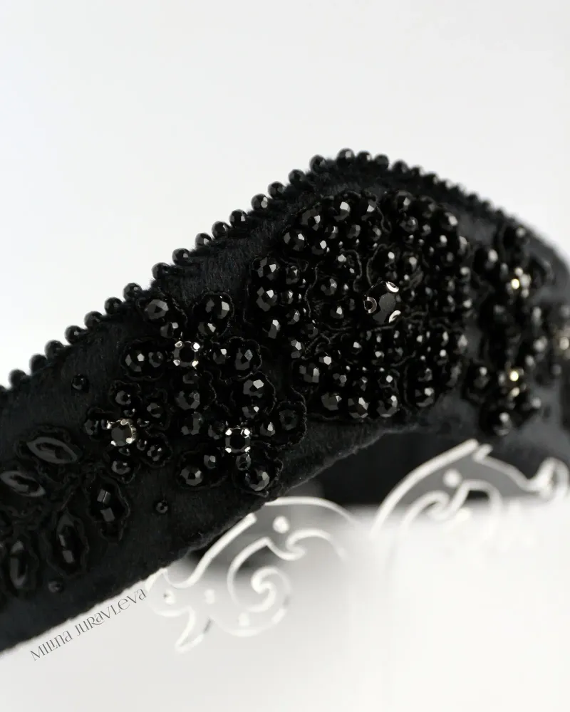 Чёрный кокошник с вышивкой — Чёрный кокошник с вышивкой