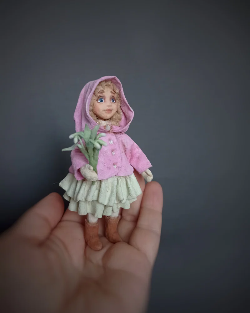 Девочка с подснежниками (розовая)