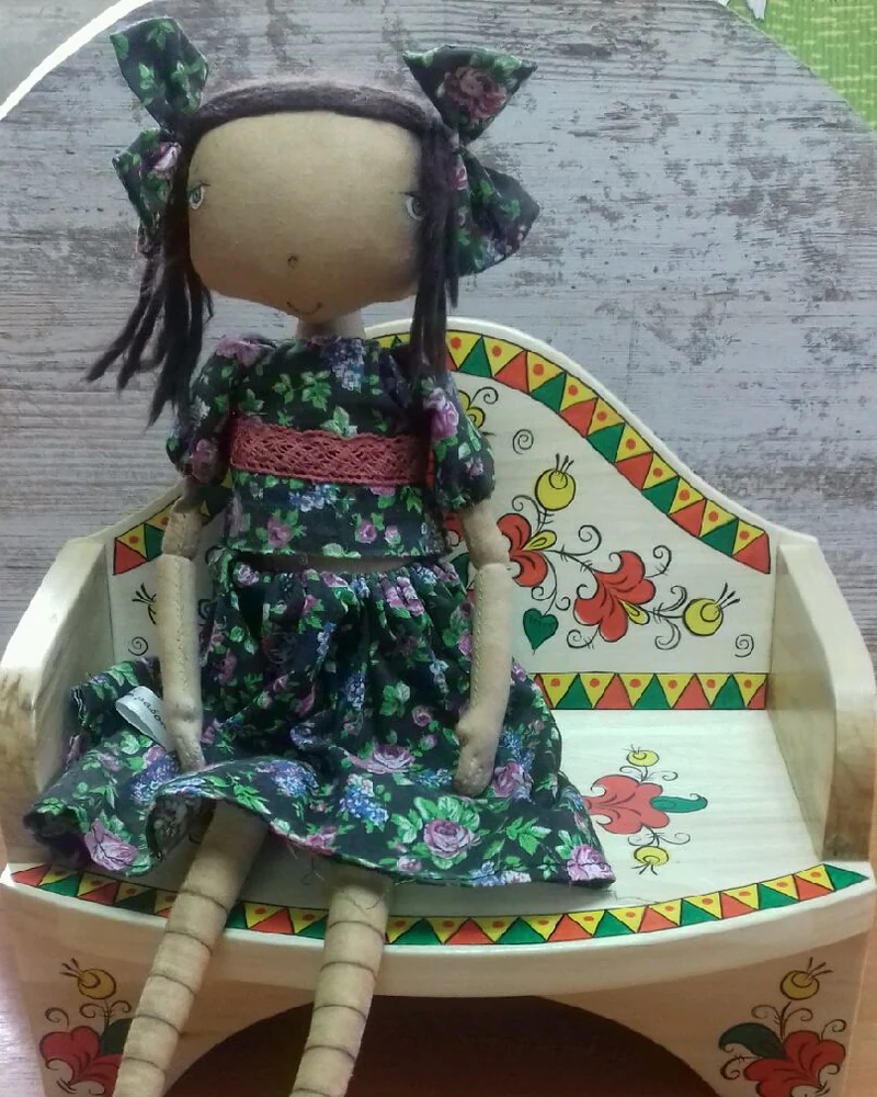 Диванчик для любимой куклы