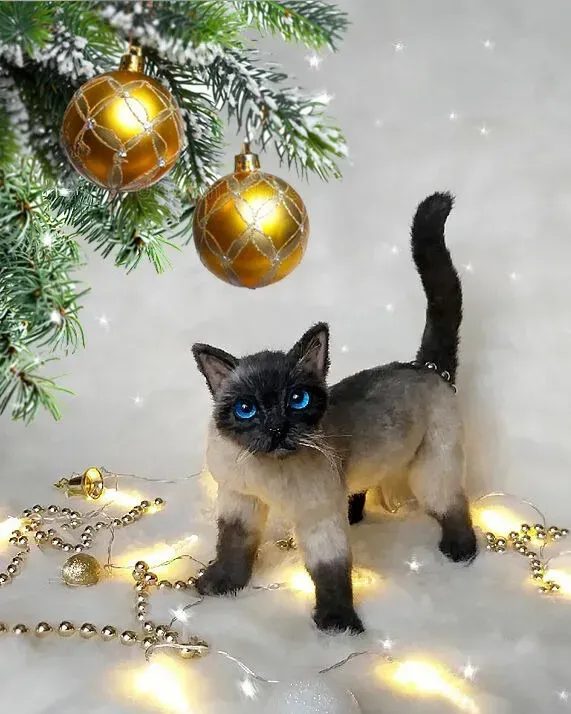 Реалистичная кошка Селия, тёмно-серая