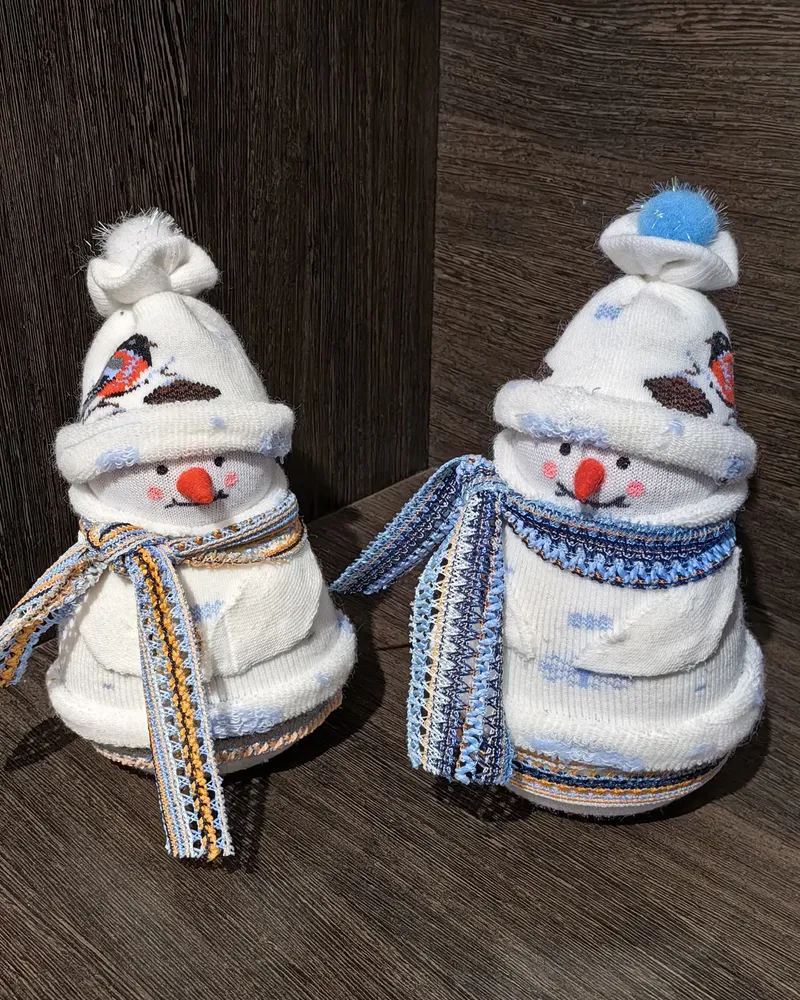 Снеговики. — Цвета разные.