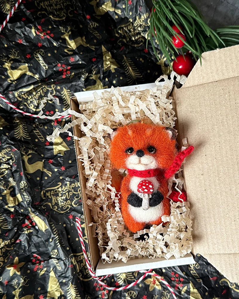Ёлочная игрушка Лиса с мухомором