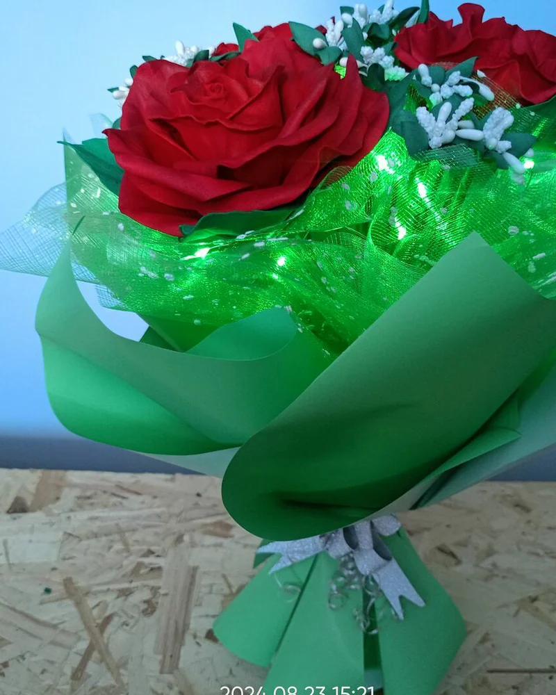 БУКЕТ из З РОЗ с зеленой ПОДСВЕТКОЙ