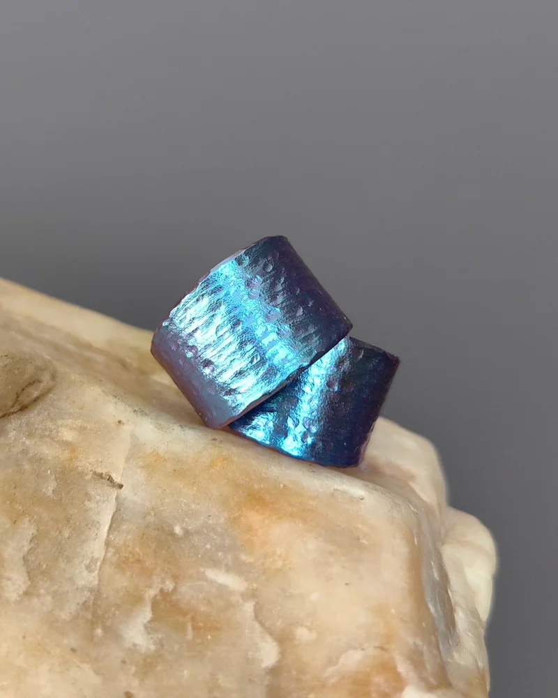 Серьги гвоздики из титана базовые — Синие, широкие