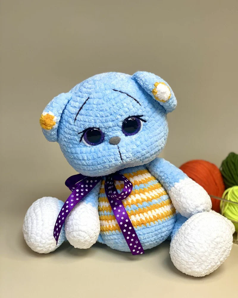 Вязаный голубой котик амигуруми
