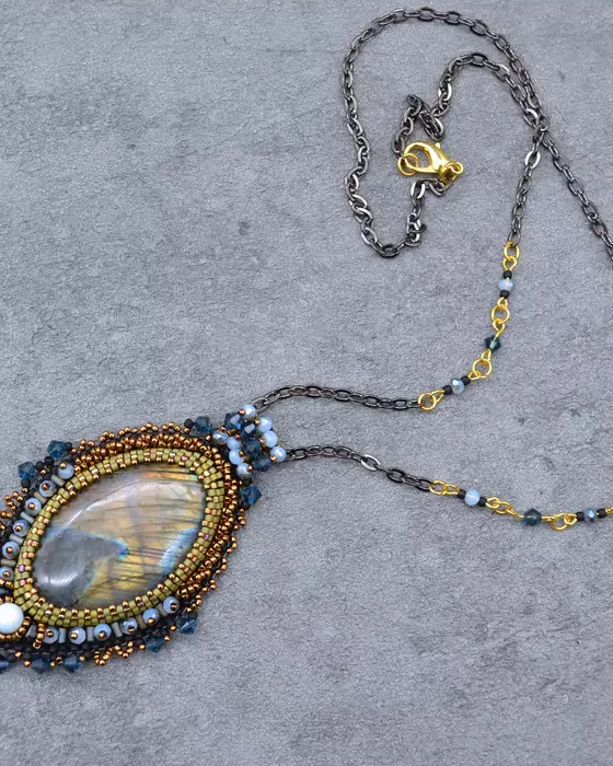 Авторский кулон с лабрадором и Swarovski